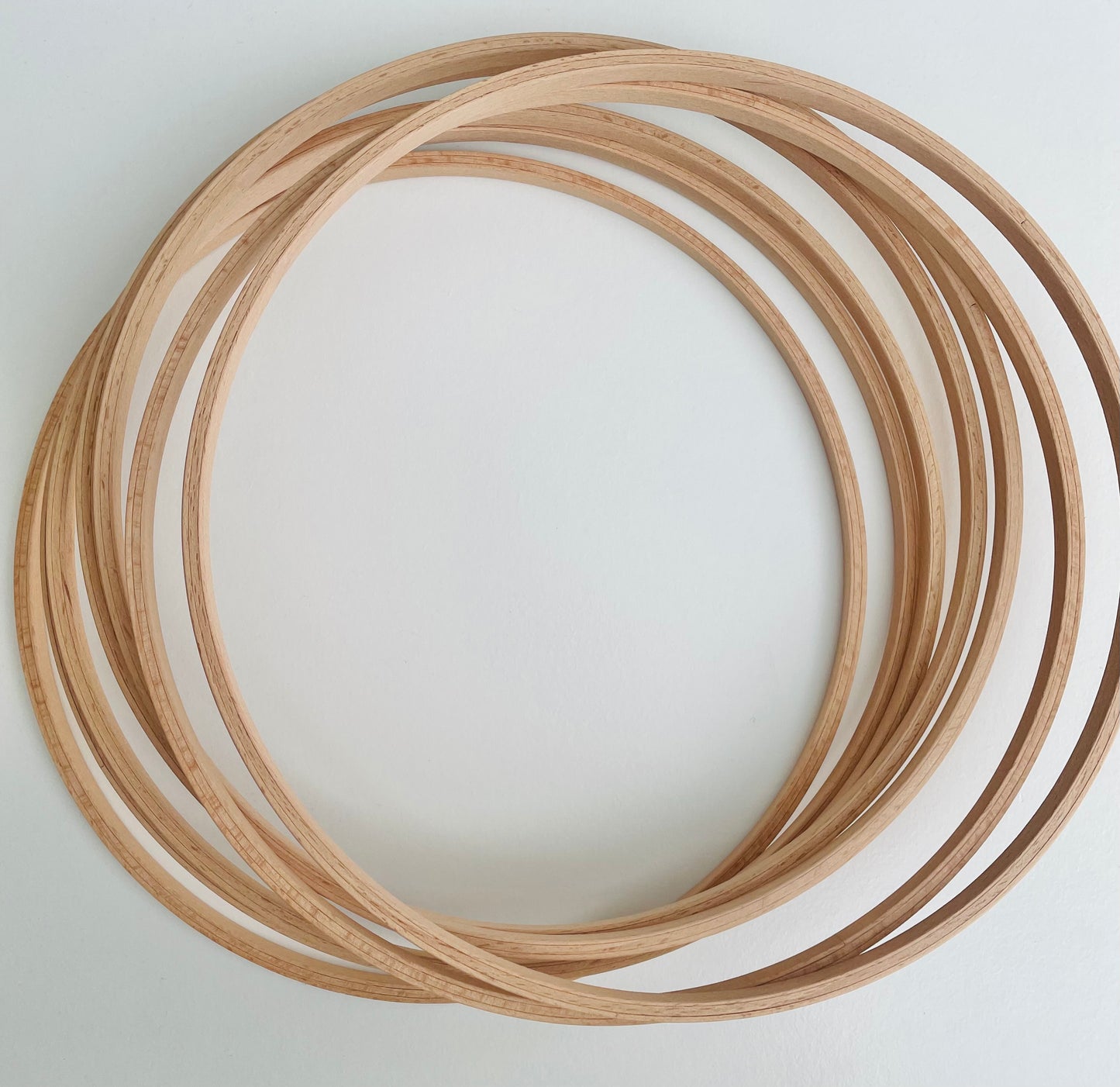 Gebohrte Holzringe natur – ideal für Babymobile & Makramé ø 22 und 23 cm