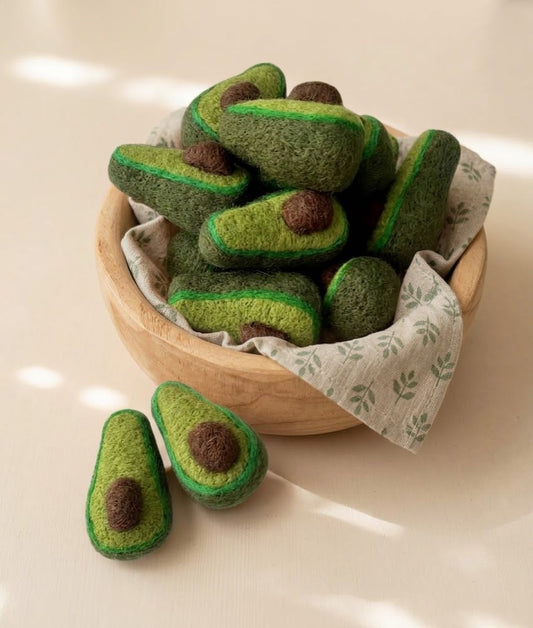 Handgefilzte Avocado aus Merinowolle