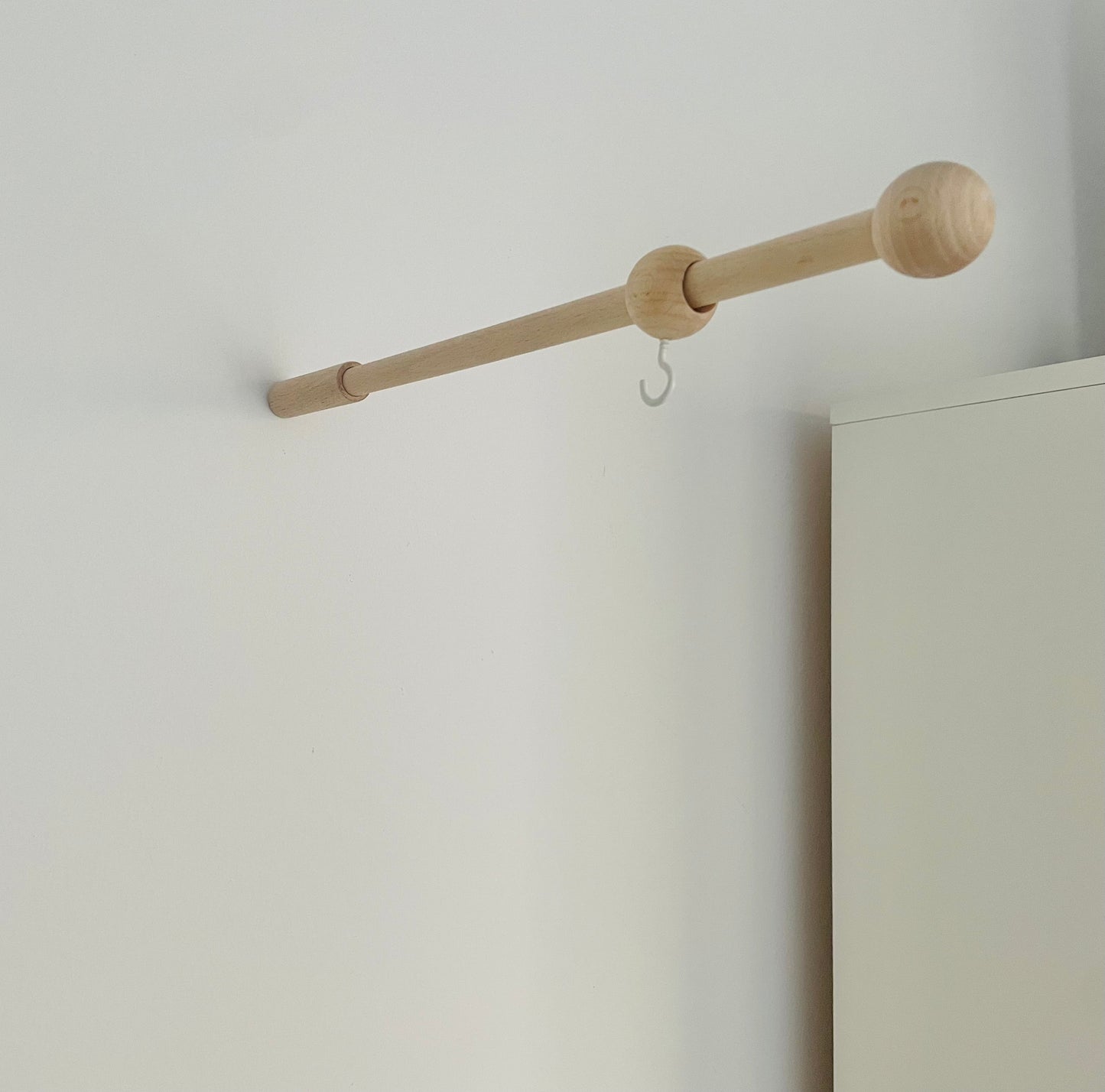 Wandhalterung aus Holz für Babymobile & Deko – Natürlich, schlicht & stilvoll