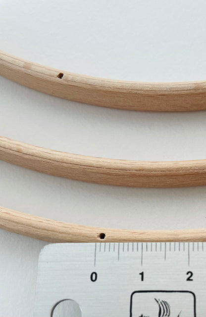 Gebohrte Holzringe natur – ideal für Babymobile & Makramé ø 22 und 23 cm